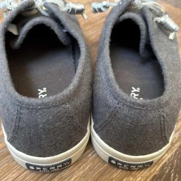 Sperry ladies, boat- dock, shoes, gray sneakers, size 8, medium - Picture 4 of 8